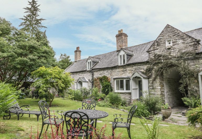 Garden towards College cottage