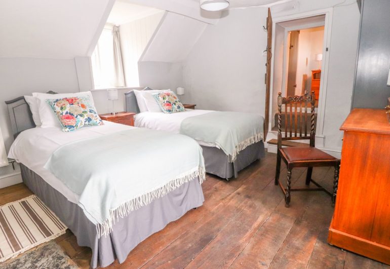 Third bedroom, twin or zip’n’join double